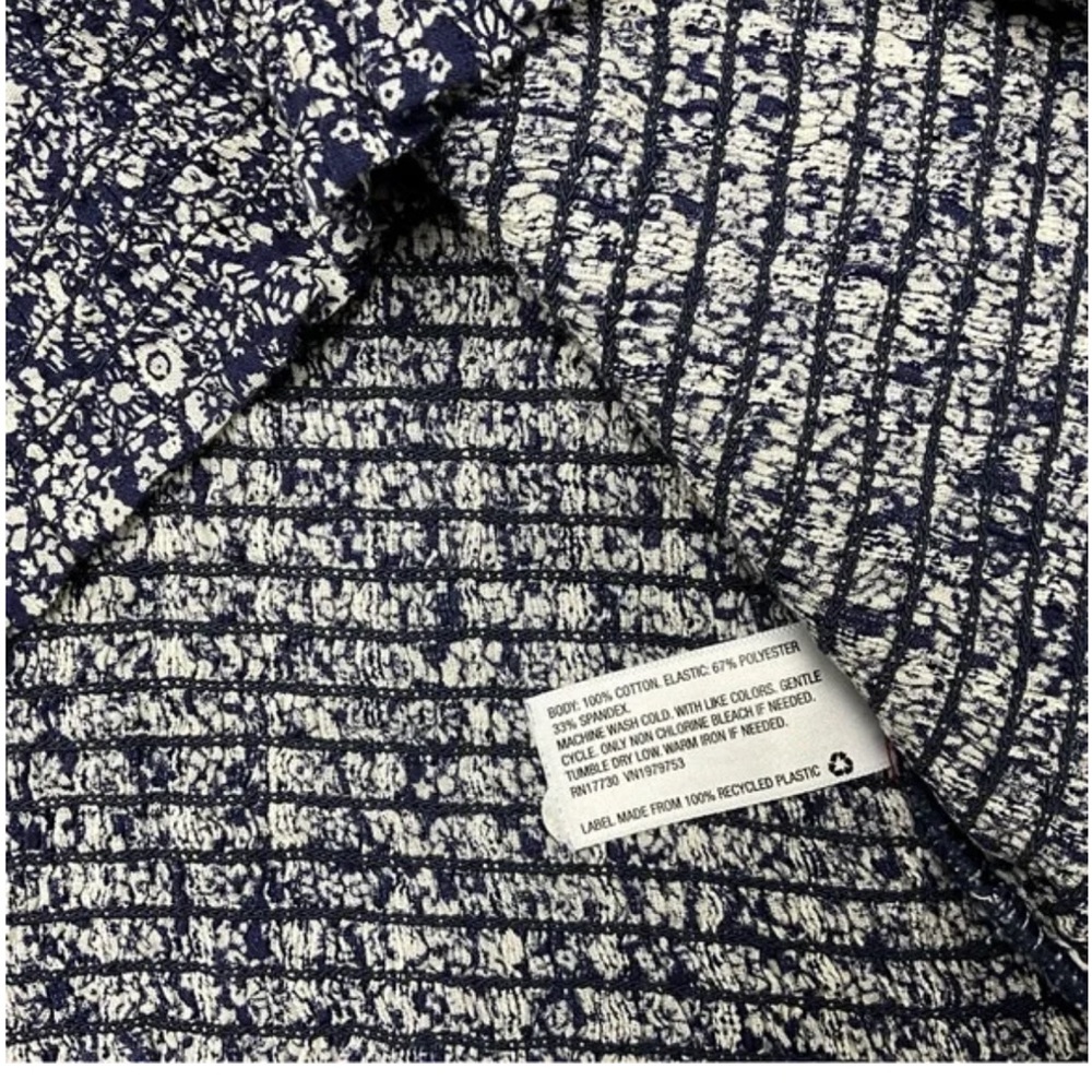 UNIVERSAL THREADS Women’s Navy Floral Summer Fitted Top Blouse - Picture 7 of 7